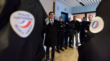 Le ministre de l'Intérieur Manuel Valls, le 26 janvier 2014 au commissariat d'Hénin-Beaumont (Pas-de-Calais) [Denis Charlet / AFP]