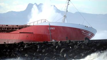 L'épave du cargo espagnol "Luno" à Anglet le 6 février 2014 [Gaizka Iroz / AFP]