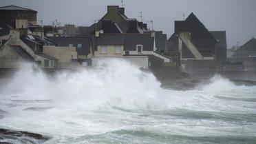 Le rivage balayé par des vagues violentes le 14 février 2014 au Guilvinec [Jean-Sebastian Evrard / AFP/Archives]