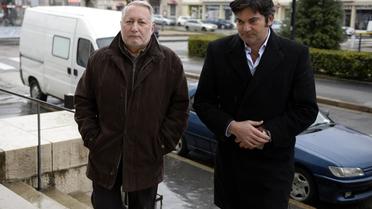L'ex-curé de Moirans-en-Montagne (Jura), le père Daniel Lagnien (gauche) arrive avec son avocat Randall Schwerdorffer, le 26 février 2014 à Lons-le-Saunier [Philippe Desmazes  / AFP]