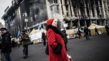 Une femme sur la place de l'Indépendance à Kiev, le 28 février 2014 [Bulent Kilic / AFP]