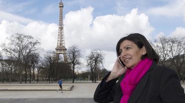La maire de Paris Anne Hidalgo le 23 mars 2014, devant la Tour Eiffel [Joel Saget / AFP/Archives]