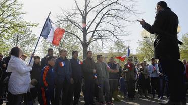 Manifestation au Pontet, près d'Avignon, pour s’indigner de l’élection du maire Front national, Joris Hébrard, le 5 avril 2014 [Franck Pennant / AFP]