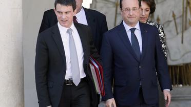 Manuel Valls et François Hollande à la sortie du Conseil des ministres le 16 avril 2014 à l'Elysée à Paris [Patrick Kovarik / AFP/Archives]