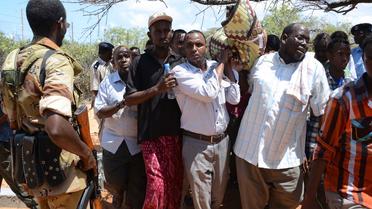 Funérailles du député somalien Abdiaziz Isak, dont l'assassinat a été revendiqué par les miliciens islamistes Shebab, le 22 avril 2014 à Mogadiscio [Mohamed Abdiwahab / AFP]