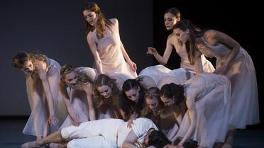 Les danseurs de "Daphnis et Chloé" le 9 mai 2014 à l'Opéra Bastille à Paris [Martin Bureau  / AFP]