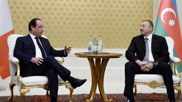 Francois Hollande reçu par son homologue azéri Ilham Aliyev le 12 mai 2014 à Bakou [Stéphane de Sakutin / AFP]
