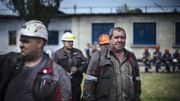 Des ouvriers de la siderurgie participant à un rassemblement à Mariupol le 20 mai 2014 à l'appel de l'oligarque Rinat Akhmetov, l'homme le plus riche d'Ukraine qui a appelé mardi ses ouvriers à manifester contre les séparatistes pro-russes [Dimitar Dilkoff / AFP]