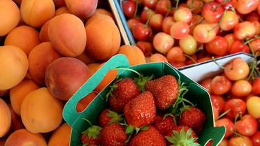 Les consommateurs se montrent très majoritairement déçus par le goût des tomates et des fraises vendues en grandes surfaces [Pierre Andrieu  / AFP/Archives]