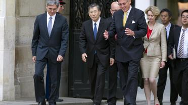 Le patron de Siemens,  Joe Kaeser (G), le patron de Mitsubishi, Shunichi Miyanaga, et le président du conseil de surveillance de Siemens, Gerhard Cromme, à l'Elysée, le 17 juin 2014 [Alain Jocard / AFP]