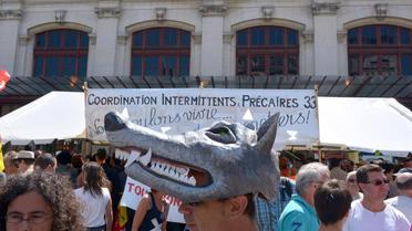 Des intermittents du spectacle manifestent devant la gare de Bordeaux, le 17 juin 2014 [Jean-PIerre Muller / AFP]