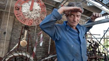 Le plasticien français Daniel Depoutot, dans son atelier, à Strasbourg, le 17 juillet 2014 [Frederick Florin / AFP]