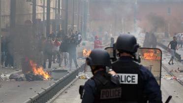 La police affronte des émeutiers le 20 juillet 2014 à Sarcelles, en banlieue parisienne, en marge d'une manifestation pro-Gaza, interdite par les autorités [Pierre Andrieu / AFP]