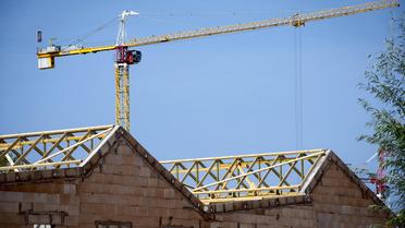 Les mises en chantier de logements neufs en France ont continué à se détériorer de mai à juillet 2014, avec un recul de 13,3% sur un an, pour s'établir à 73.468: Photo du 1er aout 2014 à Lille [Philippe Huguen / AFP/Archives]