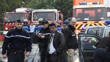 Les équipes de secours sur les lieux du crash du petit avion TBM 700 qui s'est écrasé mercredi 6 juillet 2014 en Seine-et-Marne, faisant deux morts et trois blessés [Lionel Bonaventure / AFP]