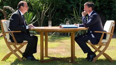 Le président François Hollande et le Premier ministre Manuel Valls préparent la rentrée de septembre, lors d'une rencontre au Fort de Brégançon, le 15 août 2014 [Bertrand Langlois / Pool/AFP]