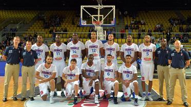 L'équipe de France de Basket pose avant le coup d'envoi du match  face Finlande de préparation à la Coupe du monde, le 23 août 2014 à Strasbourg [ / AFP/Archives]