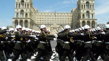 Les cadets de l'académie militaire paradent à Bakou, la capitale de l'Azerbaïdjan, le 28 mai 2014 [Tofik Babayev / AFP/Archives]