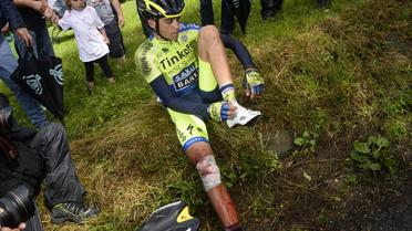 Alberto Contador après sa chute lors de la 10e étape du Tour de France, entre Mulhouse et La Planche des Belles Filles, le 14 juillet 2014 [Lionel Bonaventure / AFP]