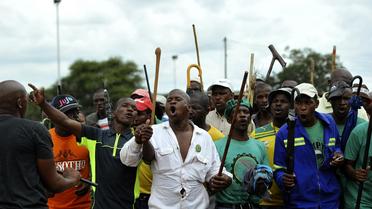 Des mineurs sud-africains protestent à Marikana le 30 janvier 2014 [Alexander Joe / AFP/Archives]