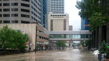Une rue de Calgary inondée, le 21 juin 2013  [Adam Klamar / AFP Photo]