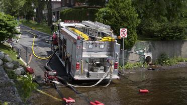 Les opérations de secours à Lac-Mégantic, au Québec, le 8 juillet 2013, après l'explosion de wagons-citernes transportant du pétrole [François Laplante-Delagrave / AFP]