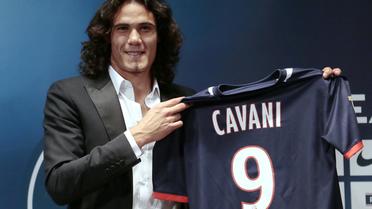 Edinson Cavani, arrivé à Paris en provenance du club italien de Naples, lors de sa présentation à la presse, le 16 juillet 2013. [Jacques Demarthon / AFP]