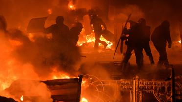 Heurts entre manifestants et forces de l'ordre dans la nuit du 24 au 25 janvier 2014 à Kiev [Sergei Supinsky / AFP]