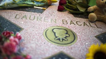 L'étoile de l'actrice américaine Lauren Bacall sur Hollywood Boulevard, fleurie après l'annonce de sa mort, le 12 août 2014 [Robyn Beck / AFP]