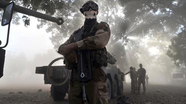 Un soldat français portant un masque à tête de mort, le 20 janvier 2013 à Niono, au Mali [Issouf Sanogo / AFP]