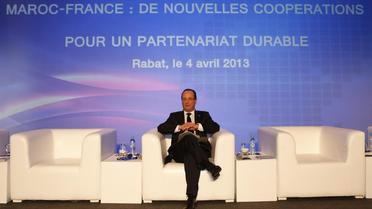 Le président François Hollande devant des leaders économiques dans un hôtel de Rabat le 4 avril 2013 [Youssef Boudlal / AFP]