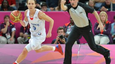 Les exploits de Céline Dumerc dans le tournoi olympique de basket, où elle a mené la France en demi-finale face à la Russie jeudi, affolent ses coéquipières qui rivalisent en superlatifs.[AFP]