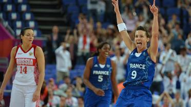 Céline Dumerc, la capitaine de l'équipe de France de basket, irradie de bonheur aux jeux Olympiques de Londres où elle vit "l'événement magique" de sa vie à l'heure de défier les Etats-Unis lors d'une finale de rêve samedi.[AFP]