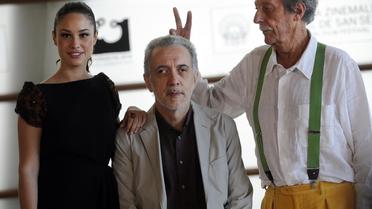 De g à d: l'actrice Aida Folch, le réalisateur Fernando Trueba et Jean Rochefort à Saint-Sébastien le 24 septembre 2012 [Rafa Rivas / AFP]