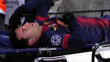 L'Argentin Lionel Messi est sorti sur civière lors du match de Ligue des champions contre le Celtic Glasgow, au Camp Nou, le 5 décembre 2012. [Josep Lago / AFP]