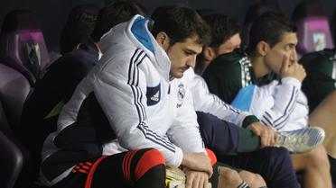 Le gardien du Real Madrid Iker Casillas, laissé sur le banc par son entraîneur José Mourinho, le 22 décembre 2012 à Malaga. [Pedro Armestre / AFP]