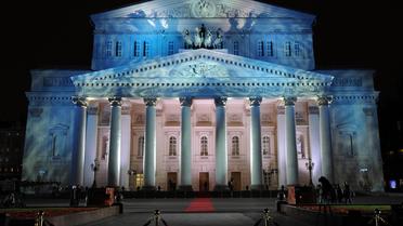 La façade du théâtre Bolchoï, à Moscou, est éclairée à l'occasion d'une cérémonie, en octobre 2011 [Yuri Kadobnov / AFP/Archives]