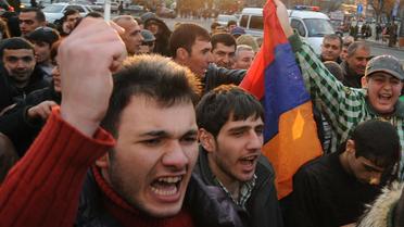Une manifestation après la victoire du chef de l'Etat sortant Serge Sarkissian le 19 février 2013 à Erevan [Karen Minasyan / AFP]