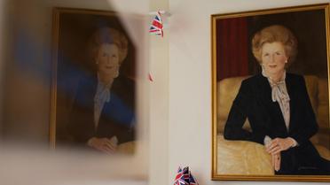 Un portrait de Margaret Thatcher pend sur les murs des bureaux du Parti conservateur, le 10 avril 2013 à Londres [Andrew Cowie / AFP]