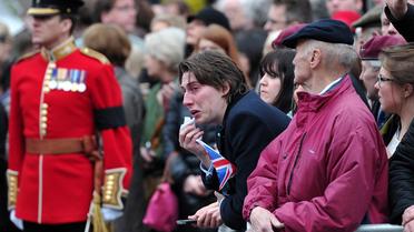 Des badauds rassemblés le 17 avril 2013 dans le centre de Londres pour les funérailles de Margaret Thatcher [Carl Court / Pool/AFP]