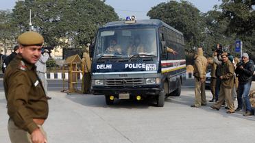 Arrivée le 7 janvier 2013 au tribunal de New Delhi du car de police, supposé transporter les accusés du viol collectif d'une étudiante [Sajjad Hussain / AFP/Archives]