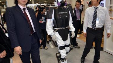 L'exosquelette HAL dévoilé à Tokyo, le 18 octobre 2012 [Yoshikazu Tsuno / AFP]