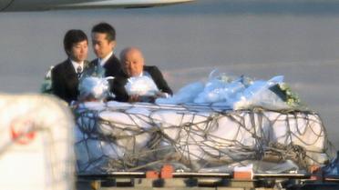 Arrivée des cercueils des victimes japonaises de la prise d'otages en Algérie, le 25 janvier 2013 à l'aéroport de Tokyo [Jiji Press / AFP]