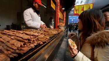 Un marchand de grillades à Pékin, le 21 février 2013 [Mark Ralston / AFP]