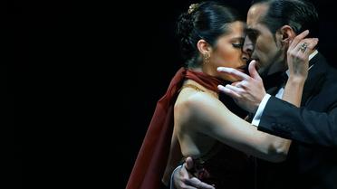 Soixante-deux couples sont en finale du dixième Championnat Mondial de tango à Buenos Aires: quarante-deux disputent lundi le titre du "Tango Salon" et vingt autres mardi celui du "Tango Chorégraphique", a annoncé la mairie de Buenos Aires.[AFP]