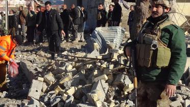 Des Irakiens près du site d'une explosion à Kirkouk , le 16 janvier 2013 [Marwan Ibrahim / AFP]