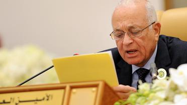 Le président de la Ligue arabe Nabil al-Arabi lit la déclaration finale d'un sommet à Ryad, le 22 janvier 2013 [Fayez Nureldine / AFP]