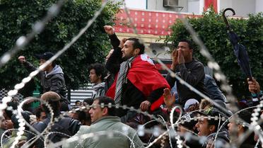 Manifestation devant le ministère de l'Intérieur, le 7 février 2013 à Tunis [Khalil / AFP]