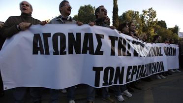Des employés de banque crient leur colère durant une manifestation devant le palais présidentiel, le 23 mars 2013 à Nicosie [Patrick Baz / AFP]