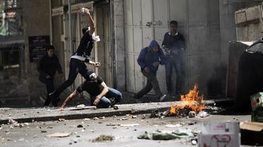 Des Palestiniens lors d'émeutes à Hébron, le 2 avril 2013 [Marco Longari / AFP]